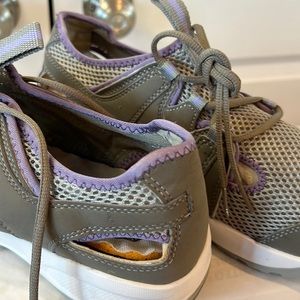 Propet Preferred Adventure Women's Pebble Gray and Lilac Sneakers BWT